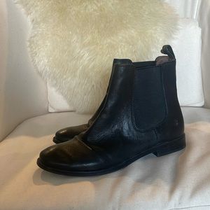 Frye chelsea black boots size 7 1/2 gently used condition women's